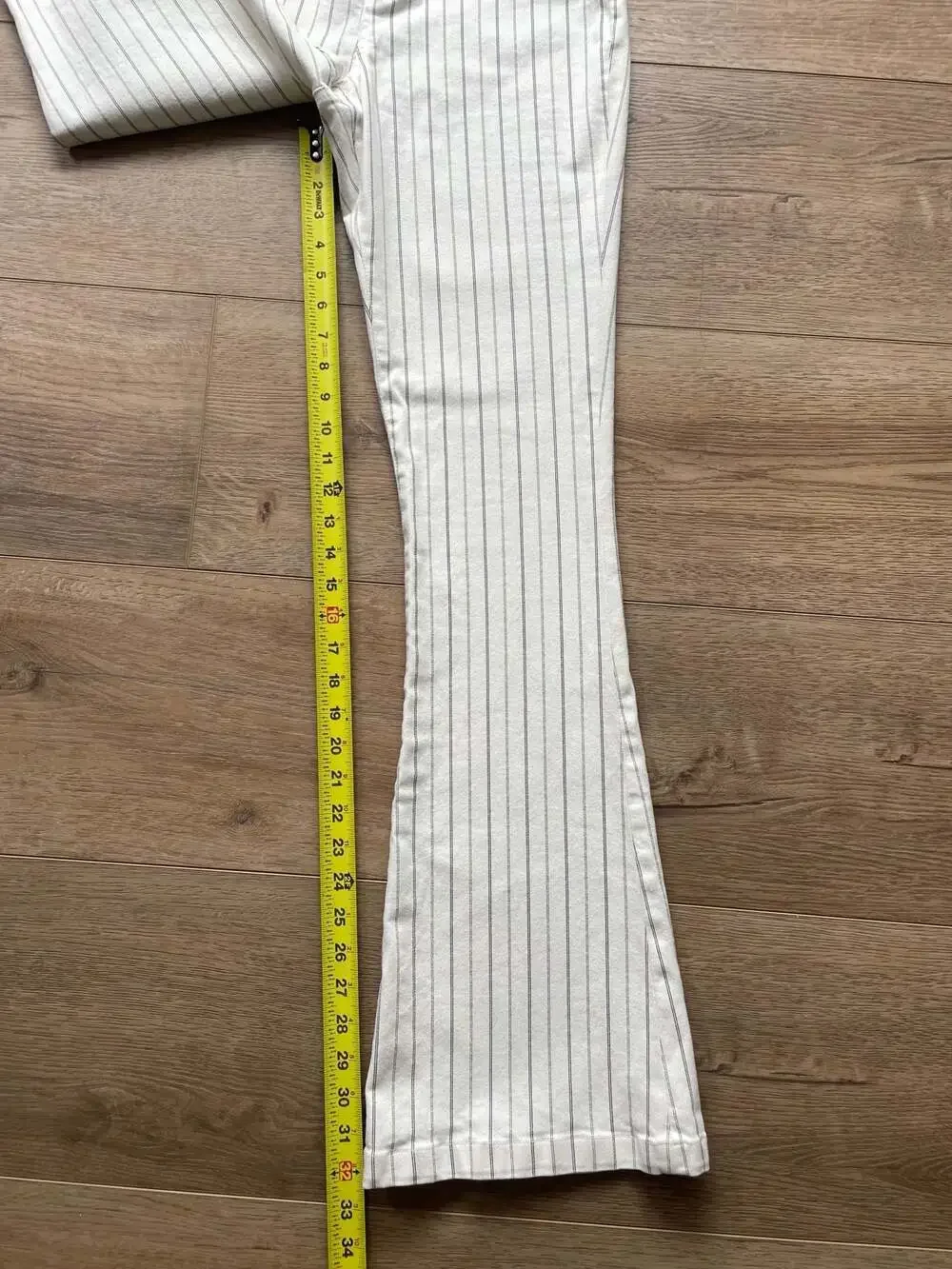 NWT Chelsea & Violet Ivory Pinstripe High Waist Flare Jeans Women’s Size 26